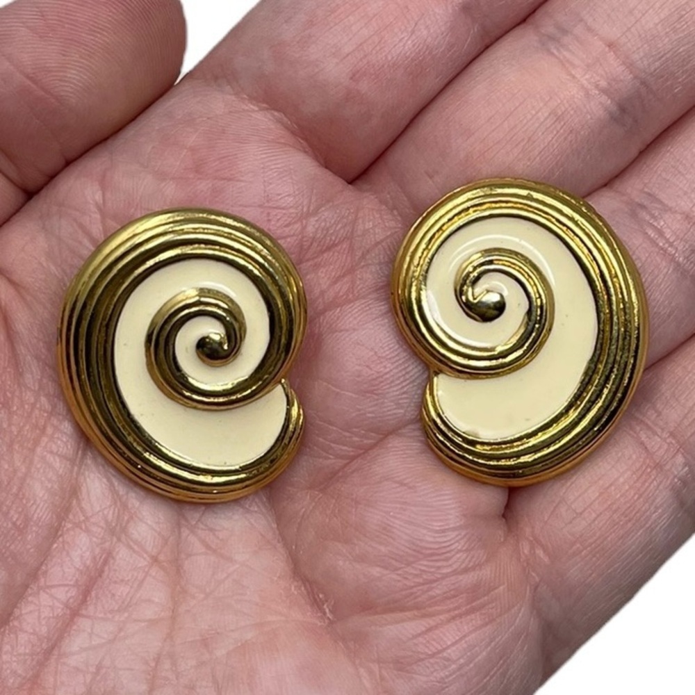 Vintage Signed ??? Gold Tone & Cream Enamel Post Earrings Classy Formal Retro